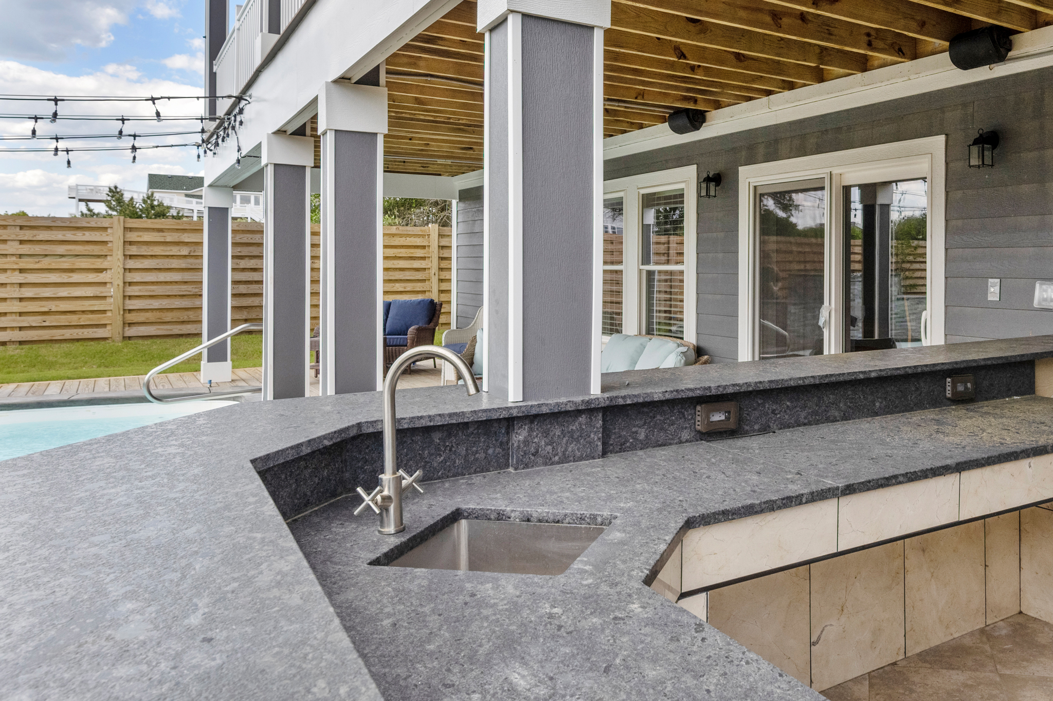 WH786: The OBX One | Full Outdoor Bar