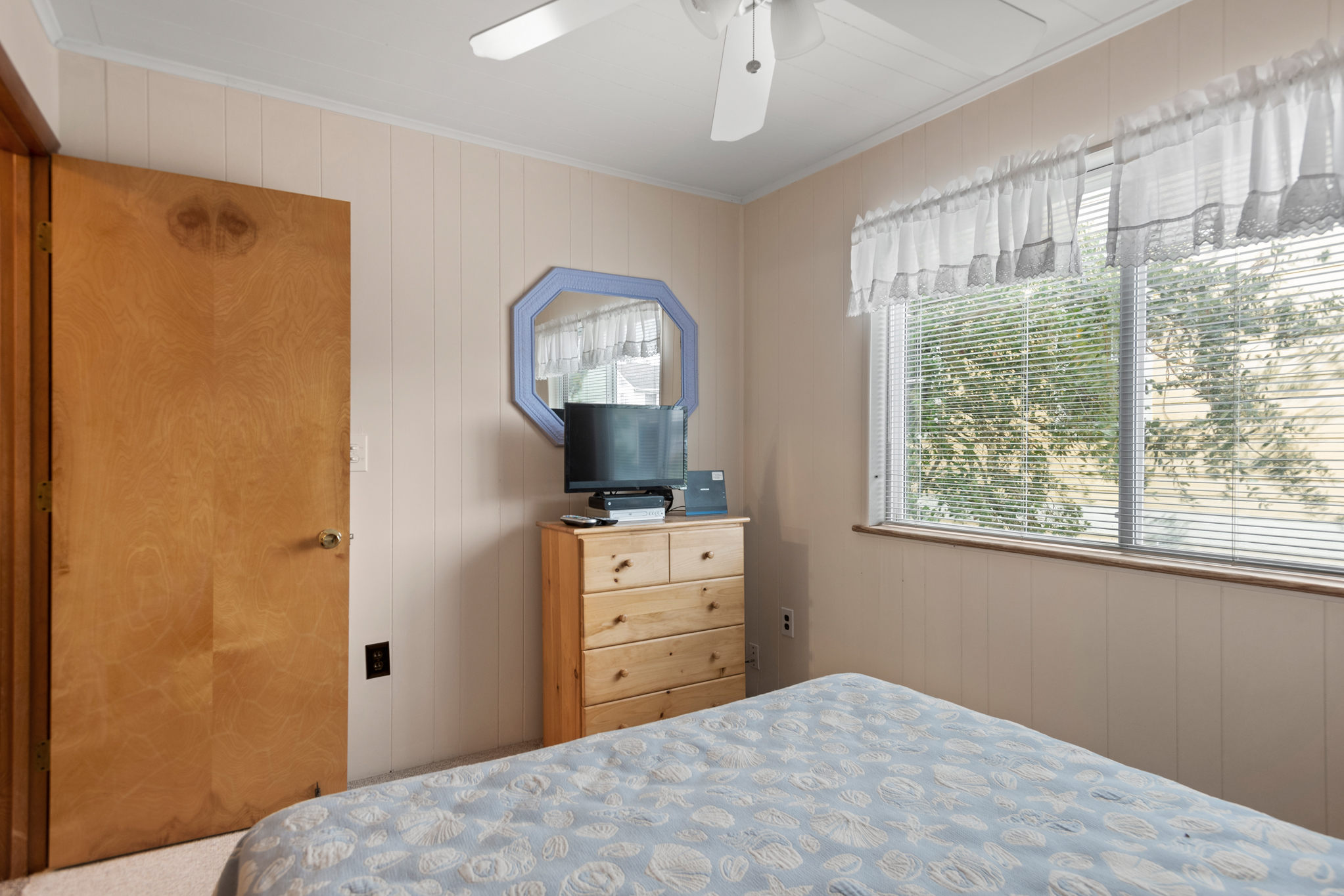 OSJ15: Sun Hut l Mid Level Bedroom 2