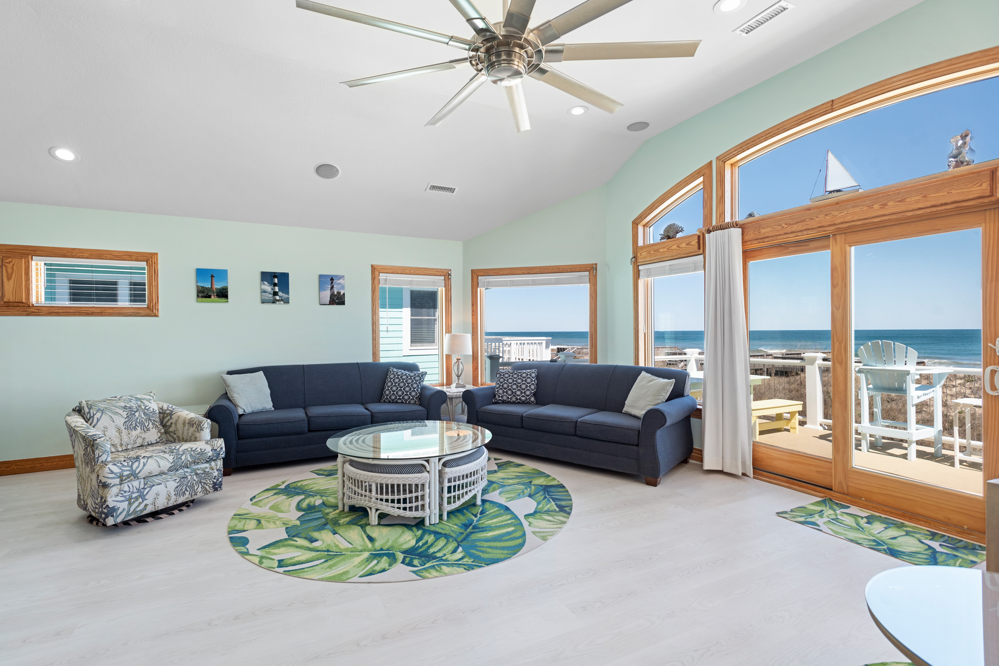JR15: Heaven By The Sea | Top Level Living Area