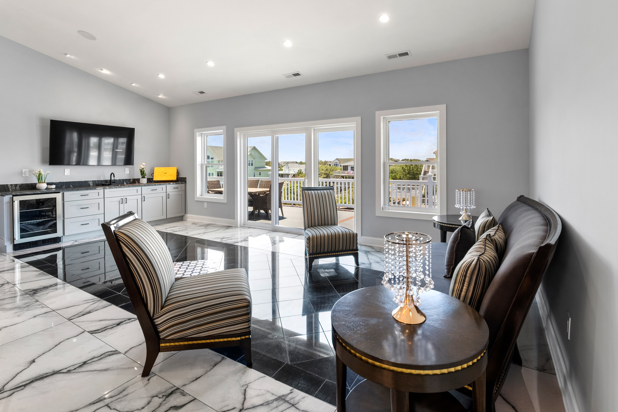 WH786: The OBX One | Top Level Lounge