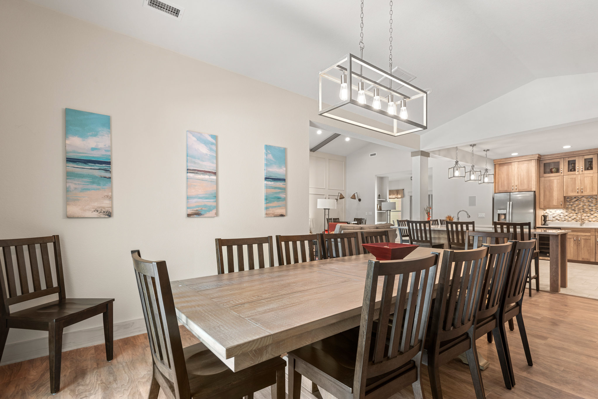 CC087: Breeze The Day | Dining Area