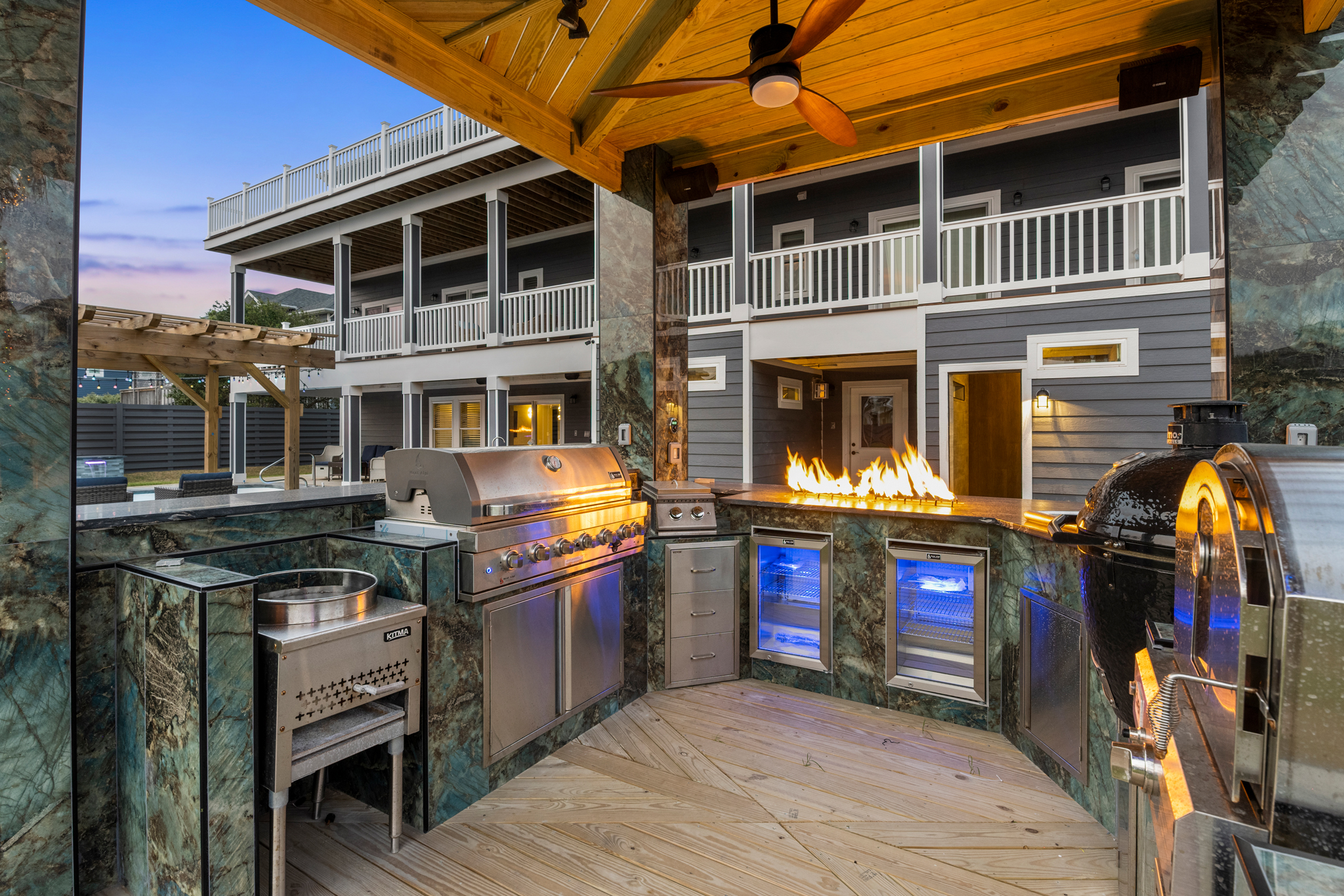 WH786: The OBX One | Professional Outdoor Kitchen