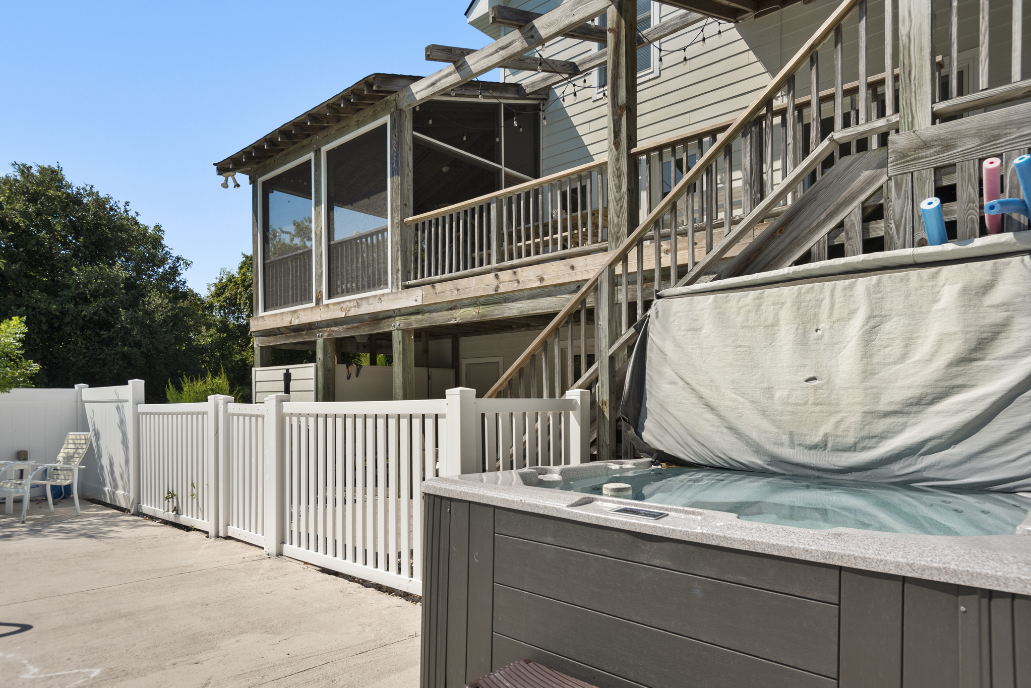 DU502: Decked Out Duck l Pool Area w/ Hot Tub