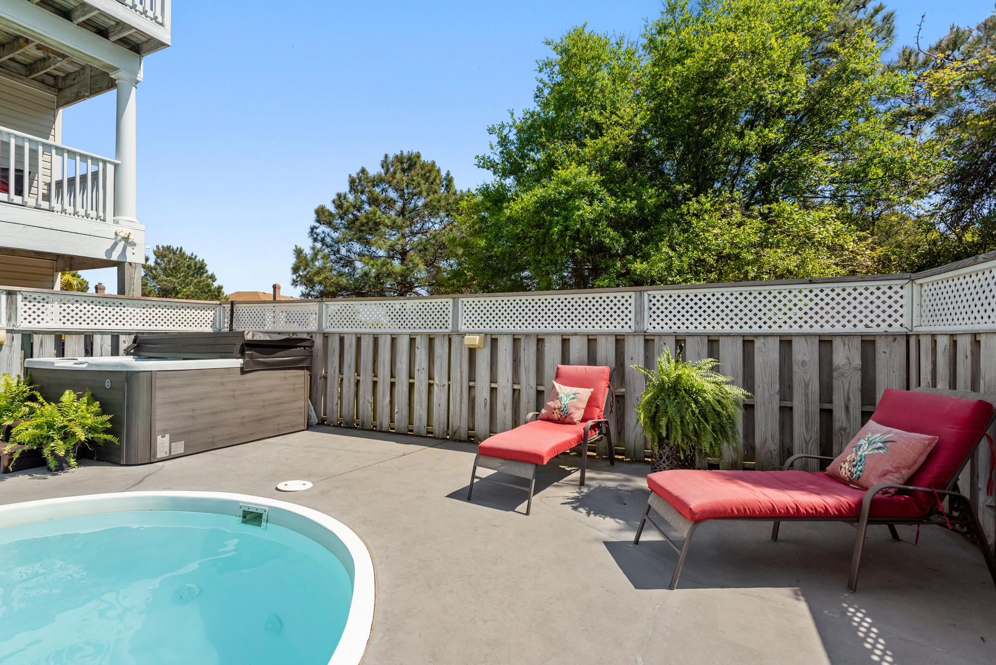 KH9527: Private Pool Area