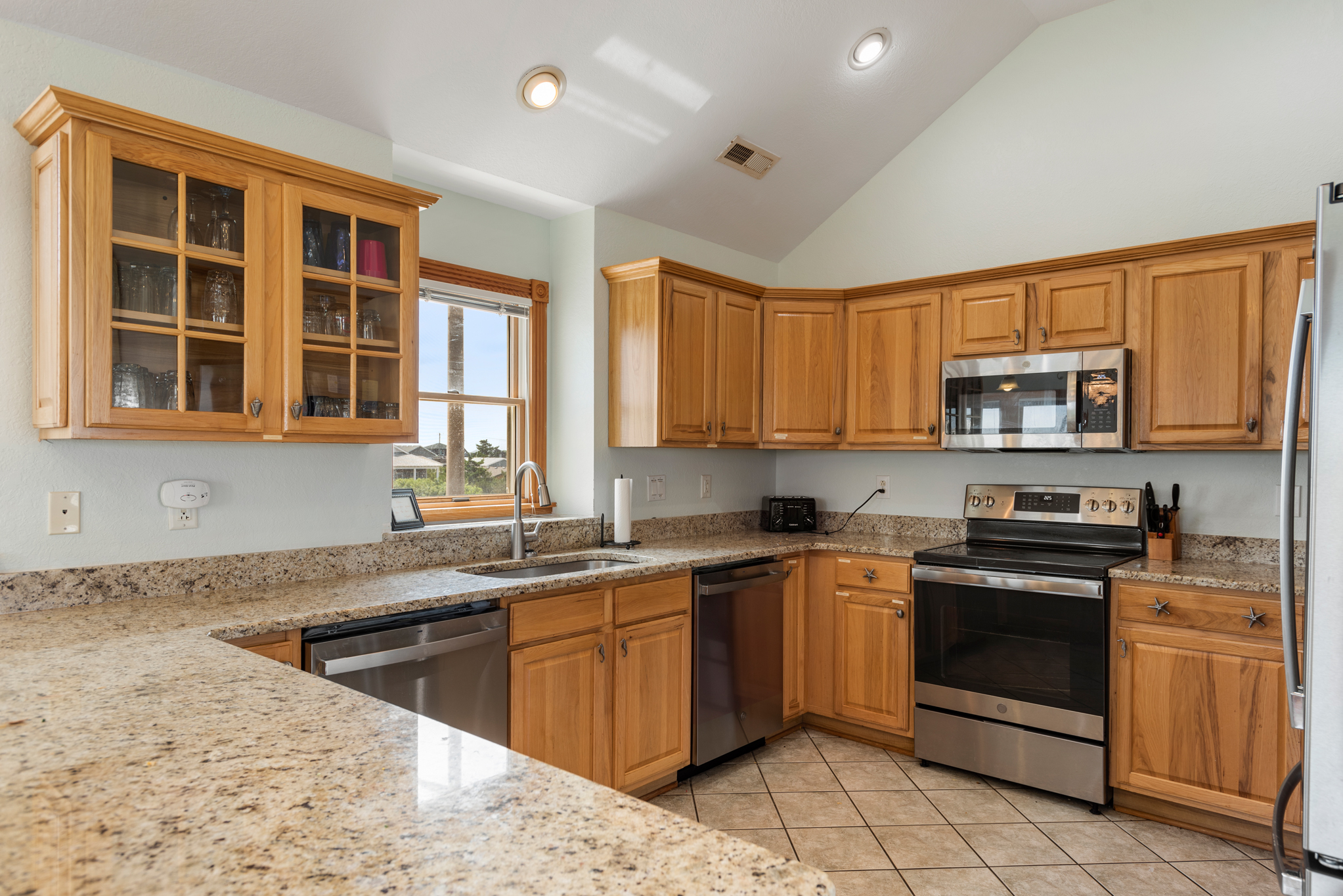 JR50: 400 Feet To The Beach | Top Level Kitchen