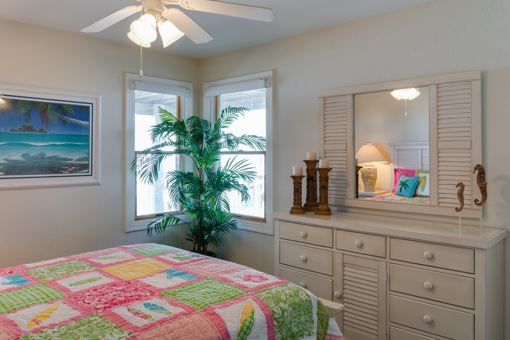 PEN01:  Peninsula 01 | Mid Level Bedroom 4
