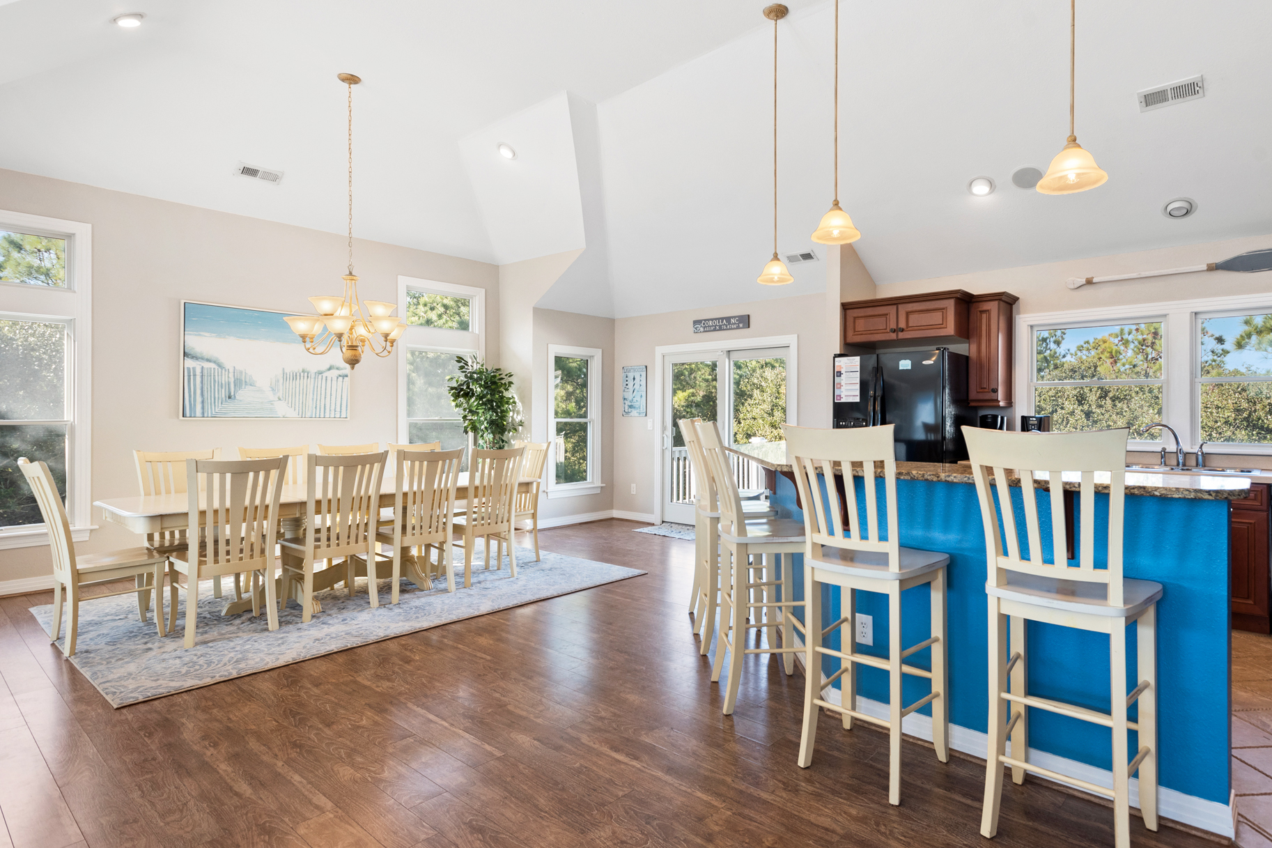 CC372: Sidebar | Top Level Dining Area and Kitchen