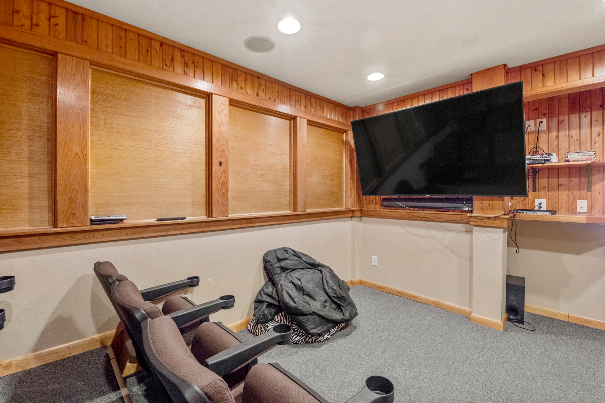 KH1414: Mariposa | Bottom Level Theater Room