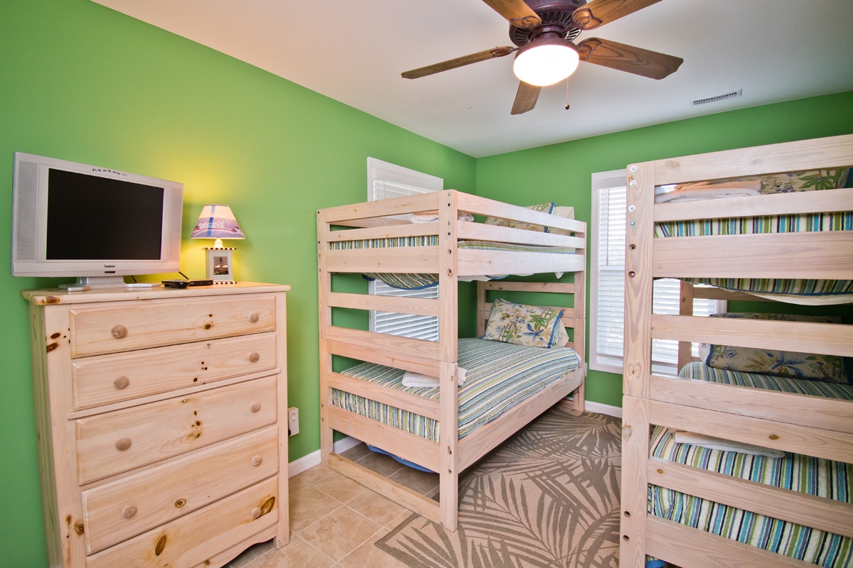 Ground Level Bedroom with 2 Twin Bunks