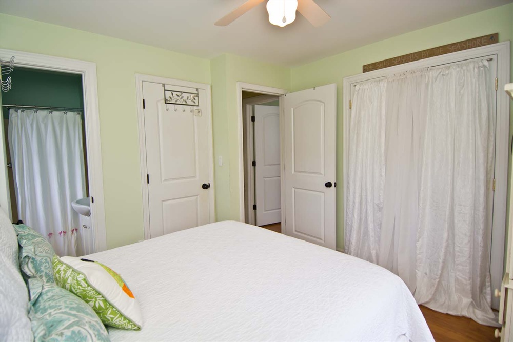 Additional Photo of Queen bedroom with Private Bath