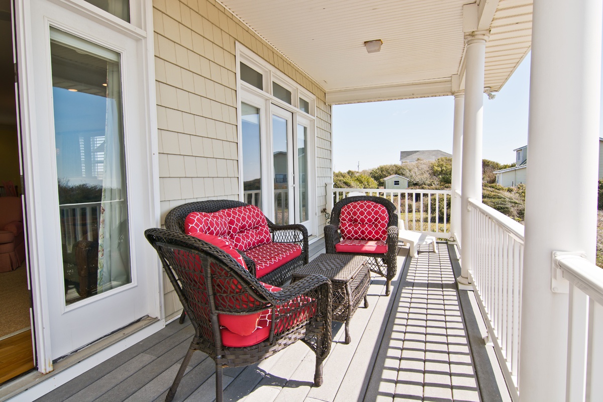 Carriage House At Water's Edge