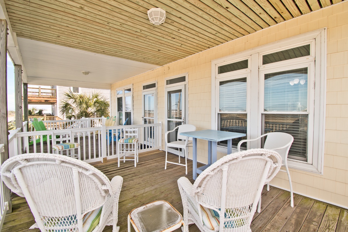 Deck off Living