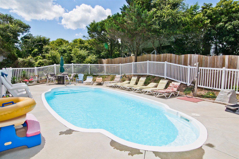 Pool Shared with Both sides of Duplex