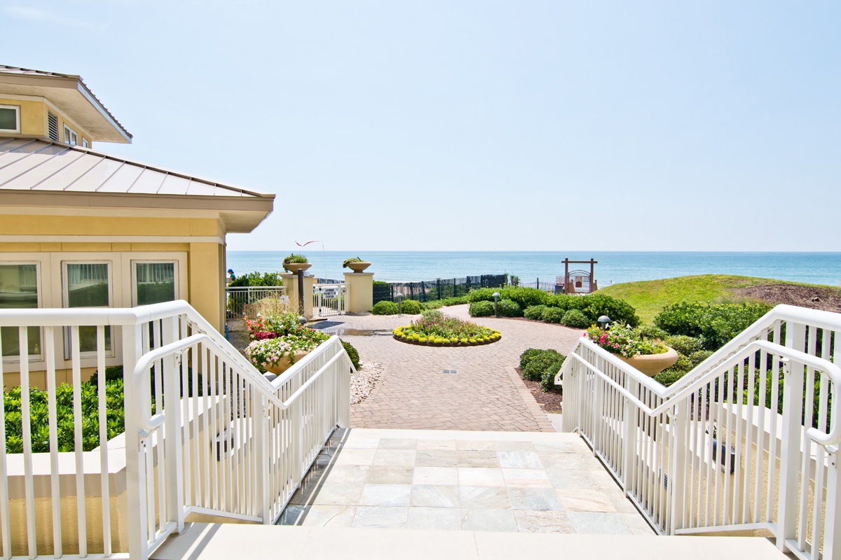 Walk Way to Pool and Ocean Front