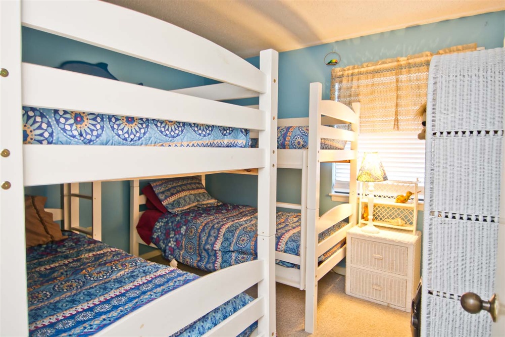 Bedroom with Two Twin Bunks