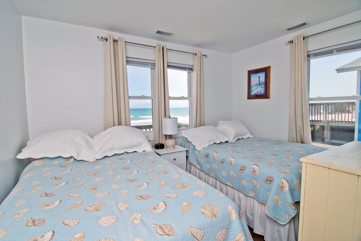 Oceanfront Bedroom with 2 Doubles