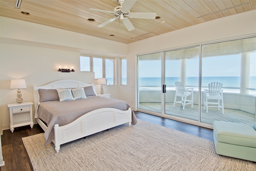 Level Two Oceanfront Master Bedroom with King (Main Residence)