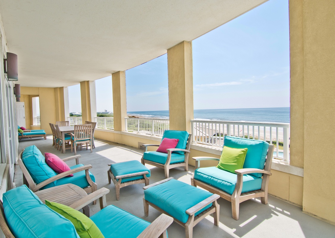 Expansive Balcony to Relax on an Take in The VIEWS