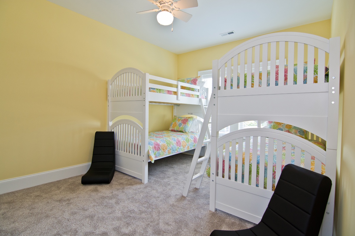 Ground Level Bedroom with 2 Twin Bunks