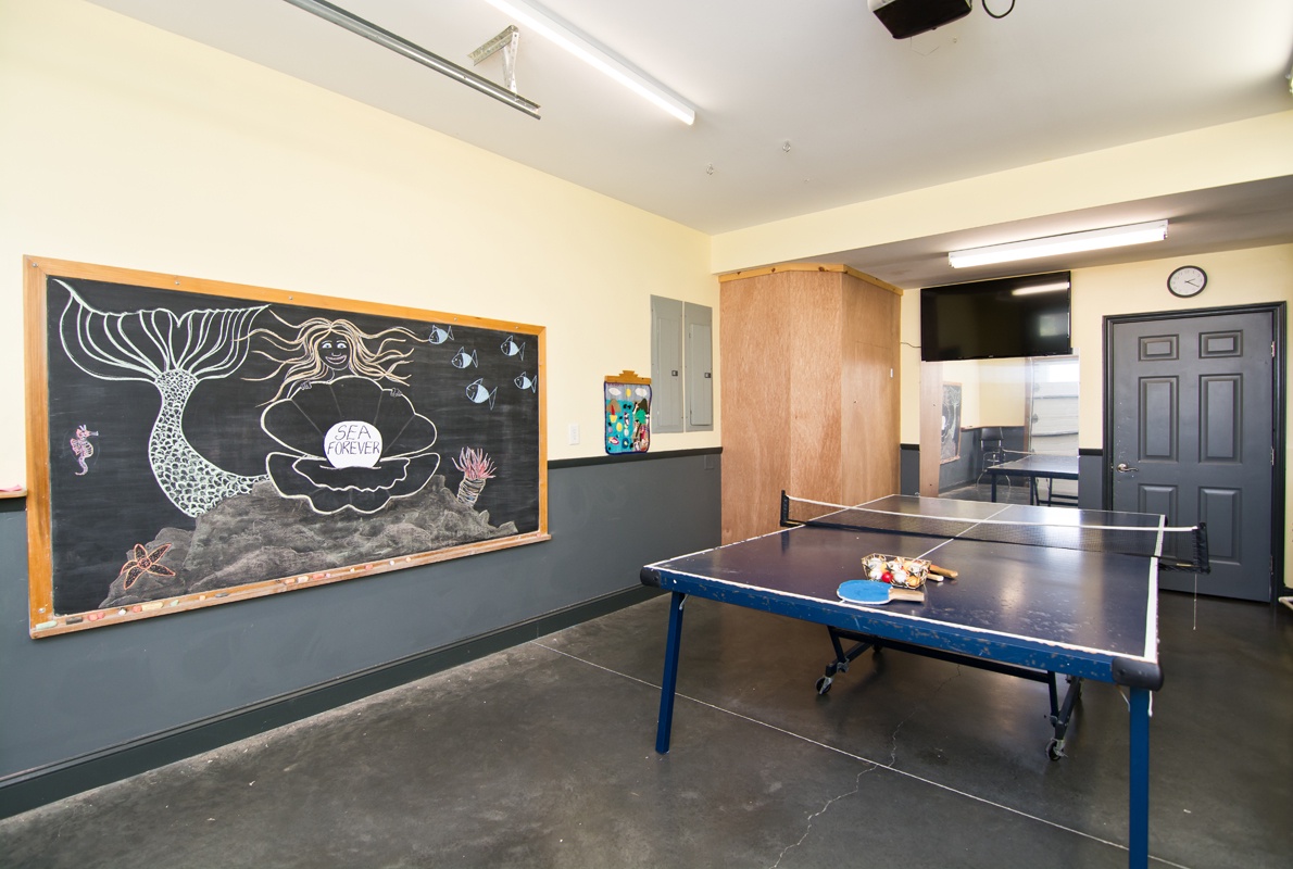 Ping Pong off Game Room