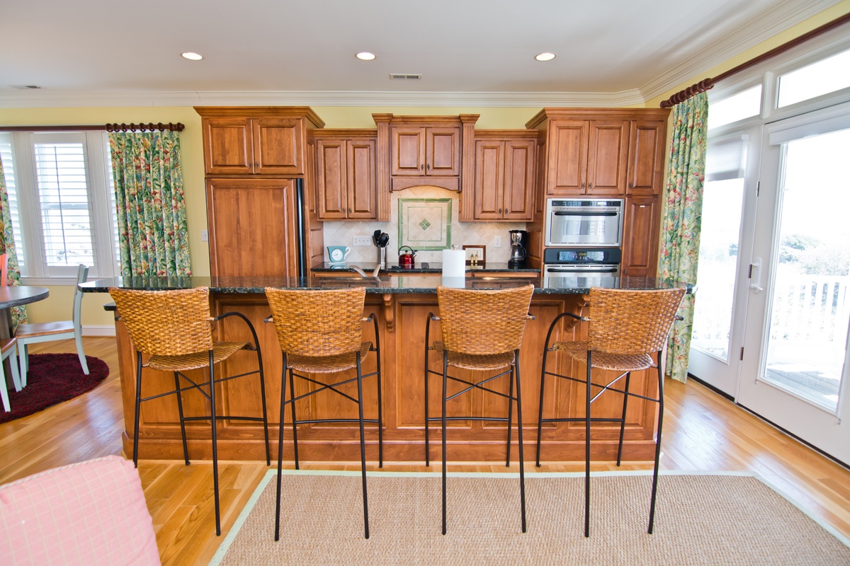 Carriage House At Water's Edge