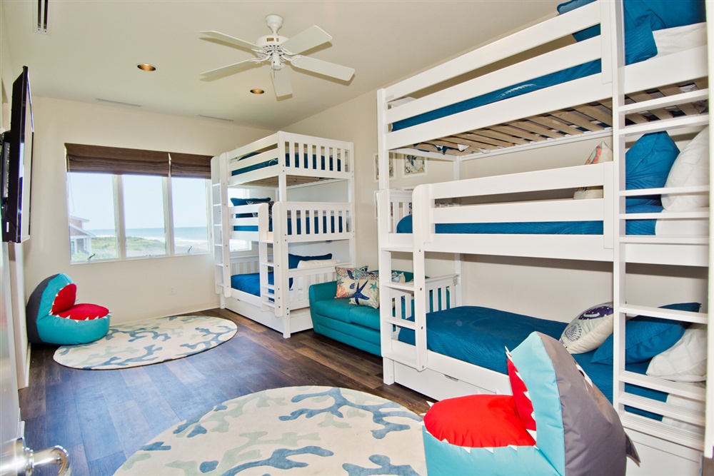 Level Two Bedroom with 2 Triple Bunks (Third Residence)