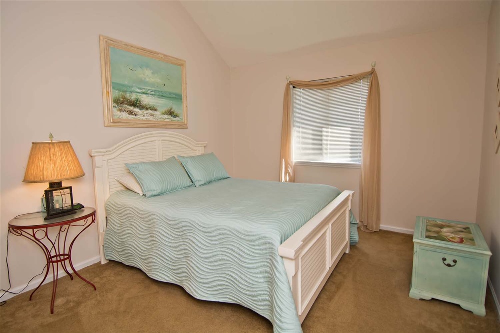 Bedroom with Queen