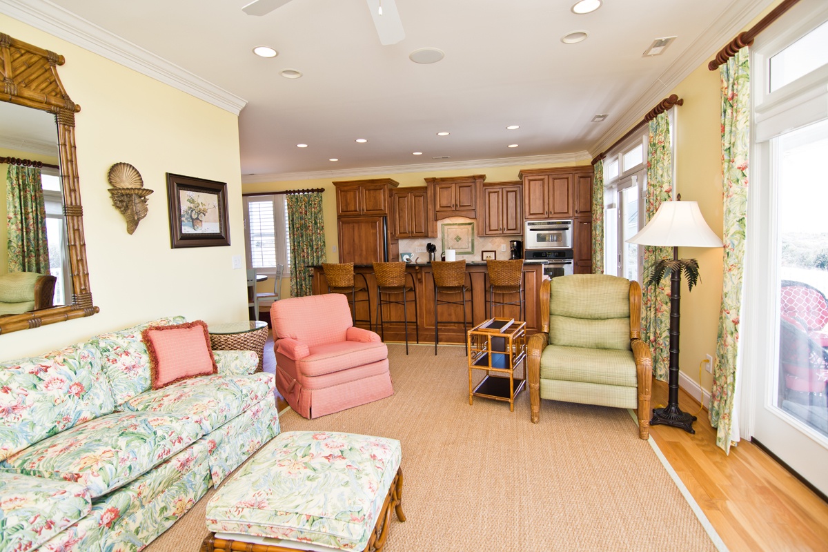 Carriage House At Water's Edge