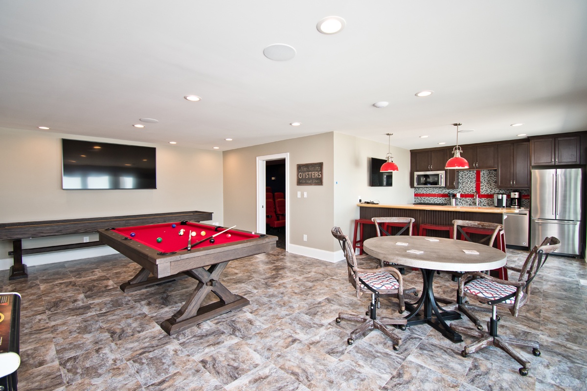 Game Room with Full Kitchen