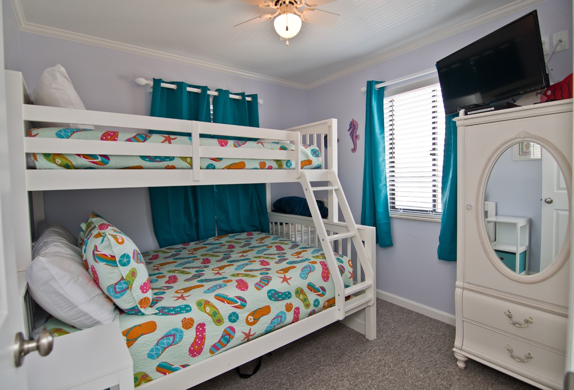 Bedroom with Double/ Twin Bunk