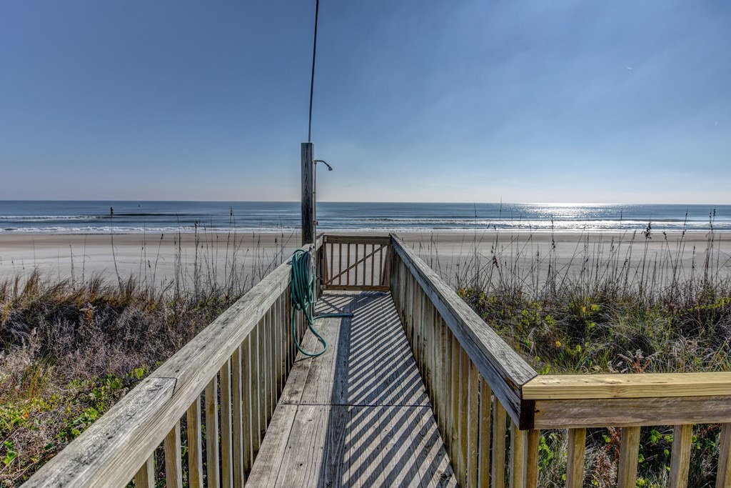 22 215 Kirks Memas Beach walkway and view 477012