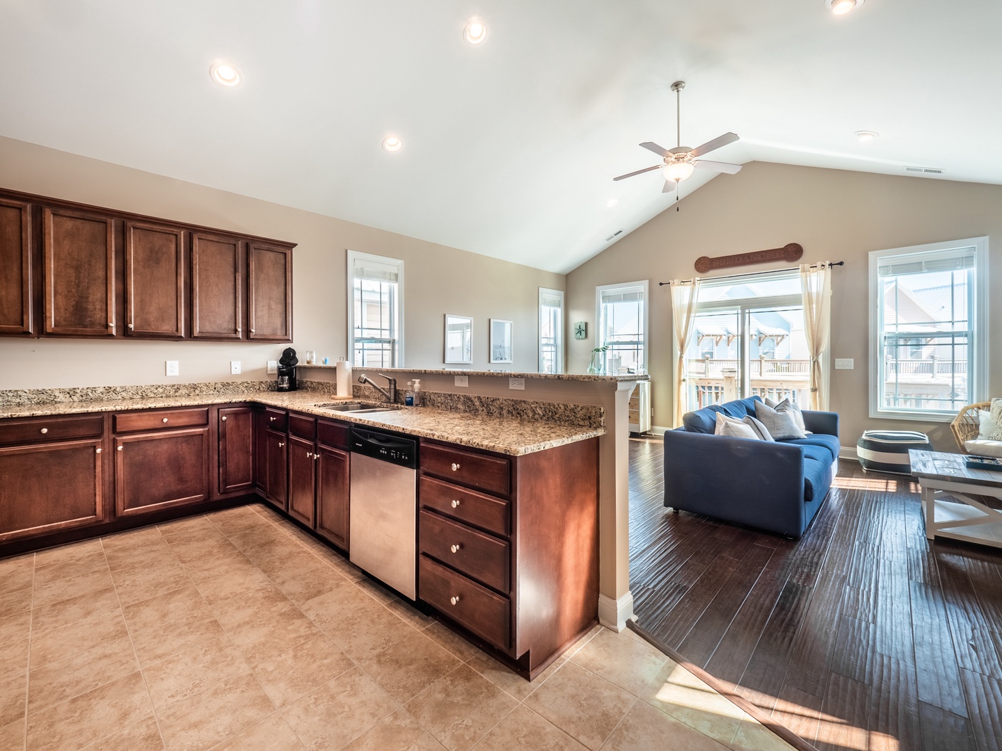 5 Q06-large-2000px - kitchen-living