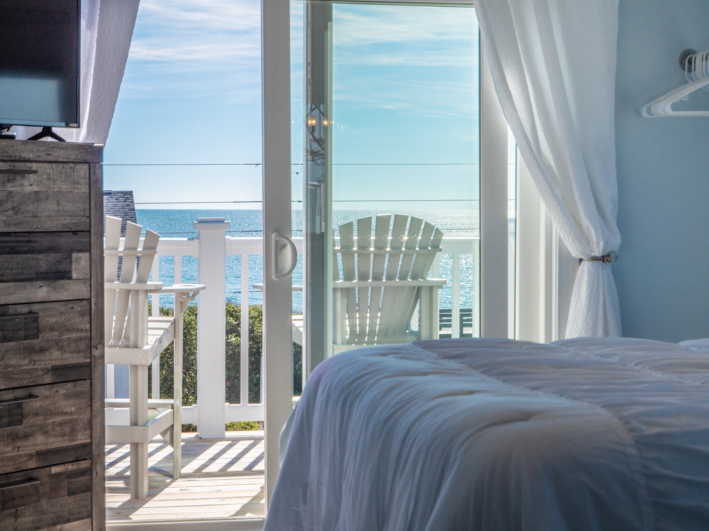14 Q16-large-2000px - master suite view