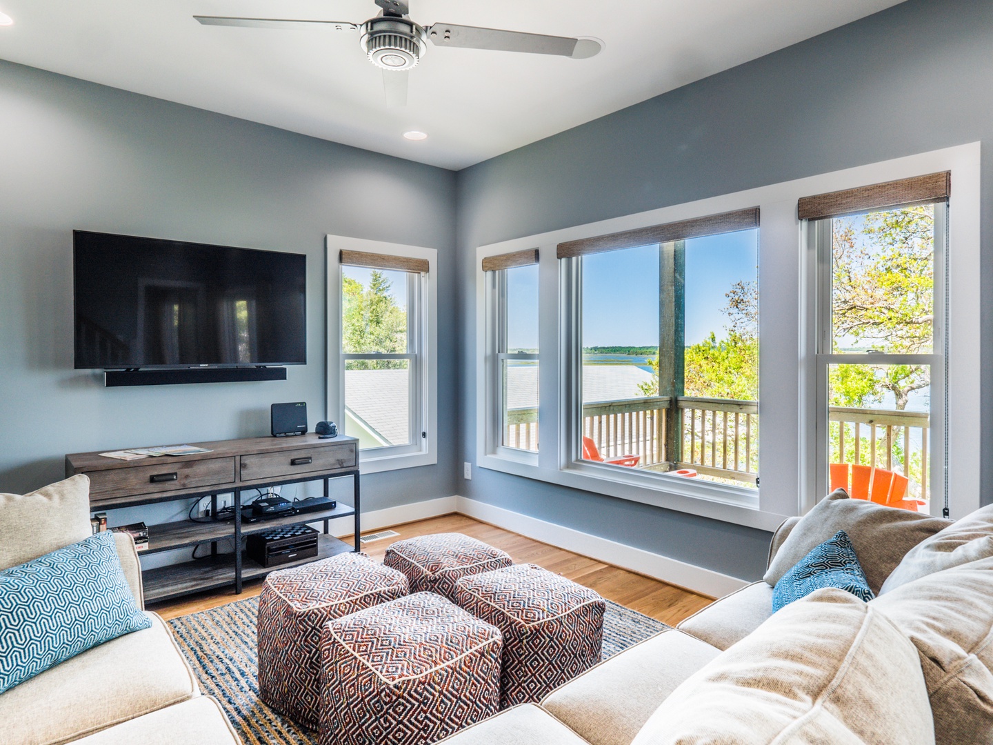 21 Q19-large-2000px - dend sitting area