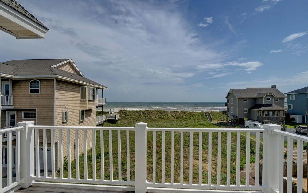 38 885 top balcony view a
