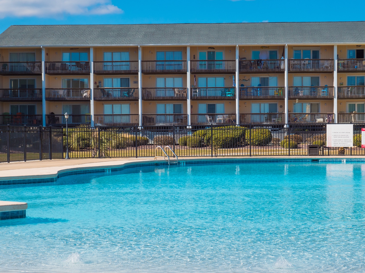 18 Q19-large-2000px pool