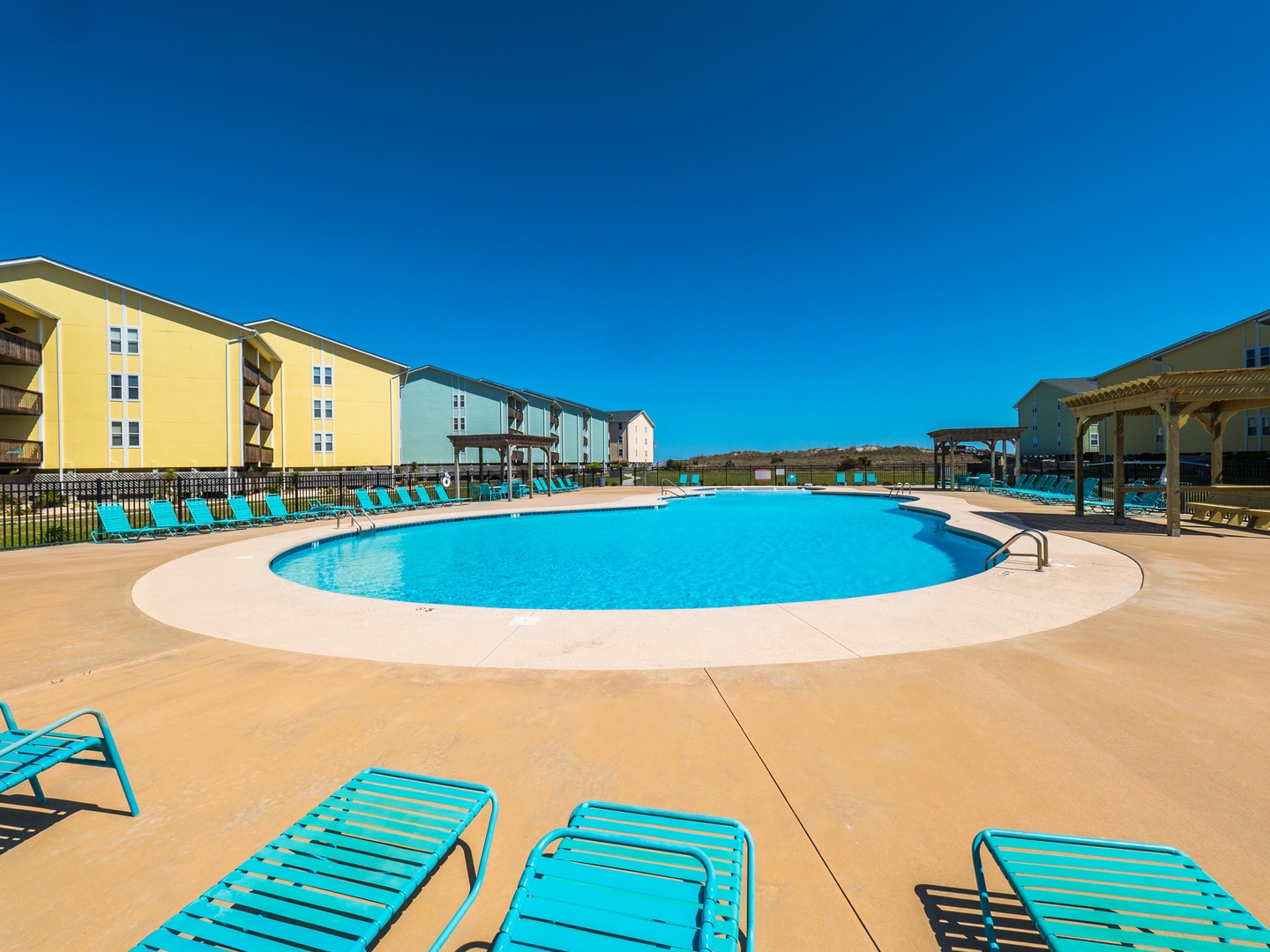 20 Q18a-large-2000px - pool