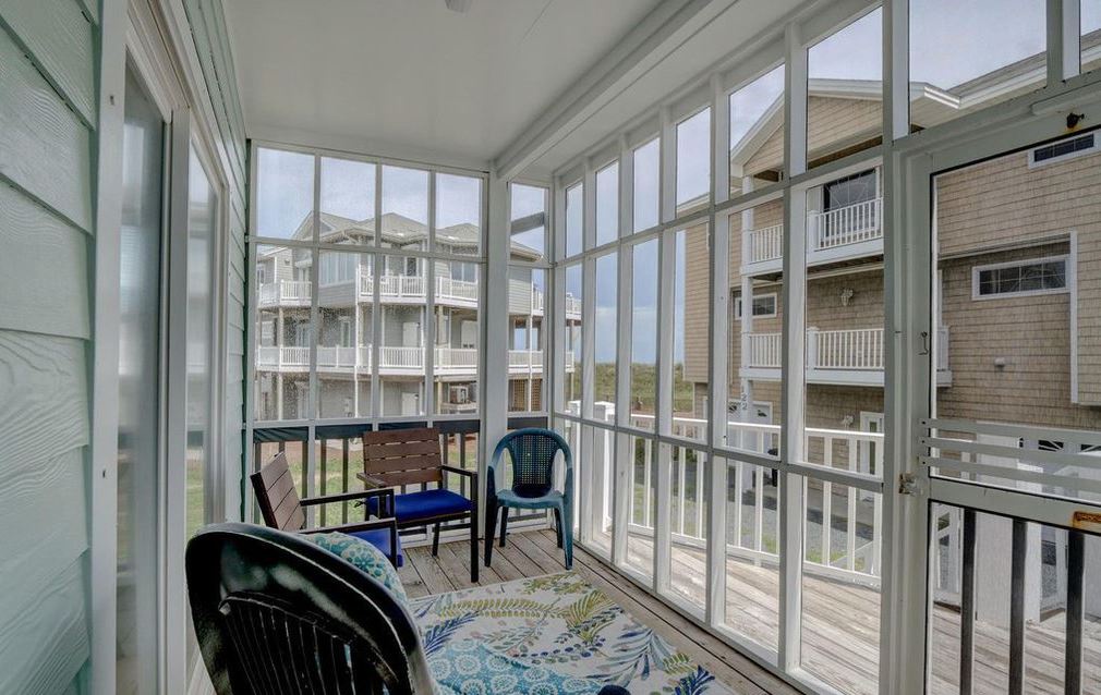 29b 885 screened porch b