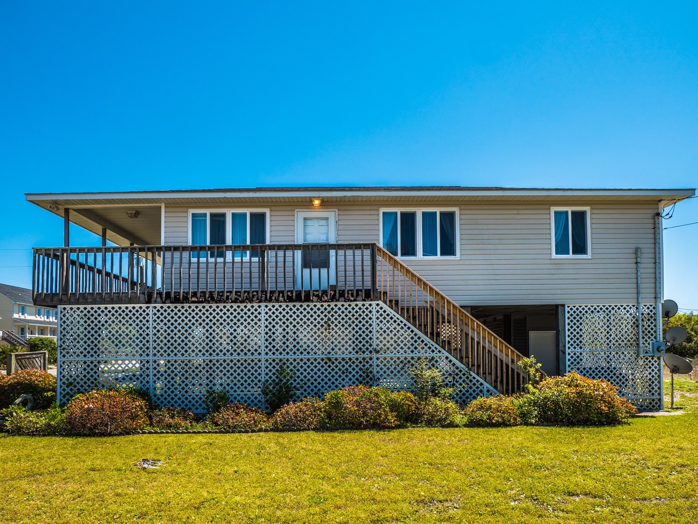 19 Q18-large-2000px - side of house - retouched