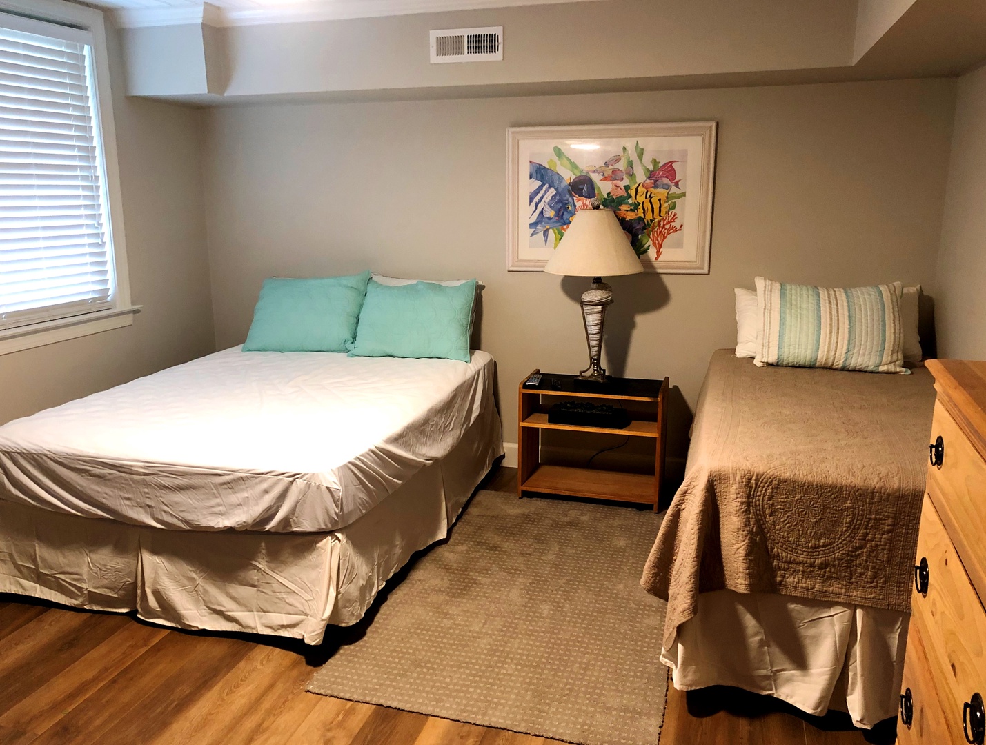 15 213 455-North-Anderson-downstairs-queen+twin