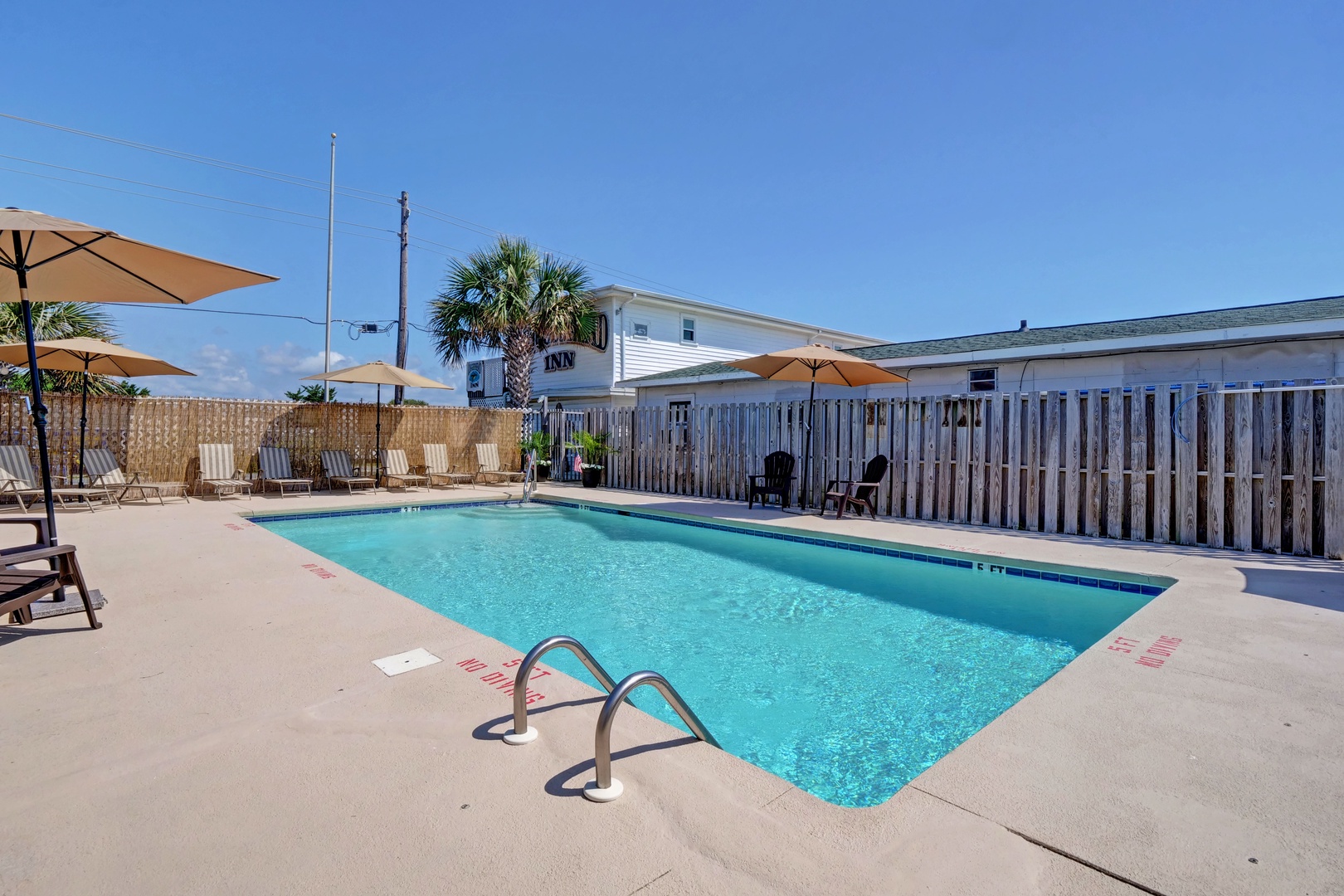 600 pool 1b P1755300_1_2_3_4_5_6
