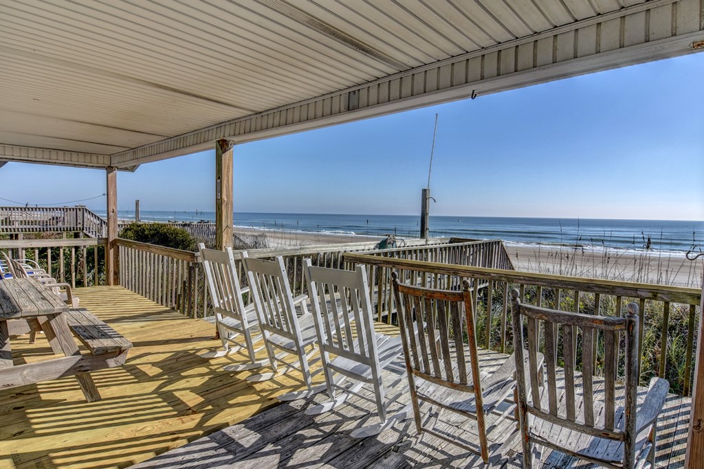 20 215 Kirks Memas Beach oceanside porch by UM 476456