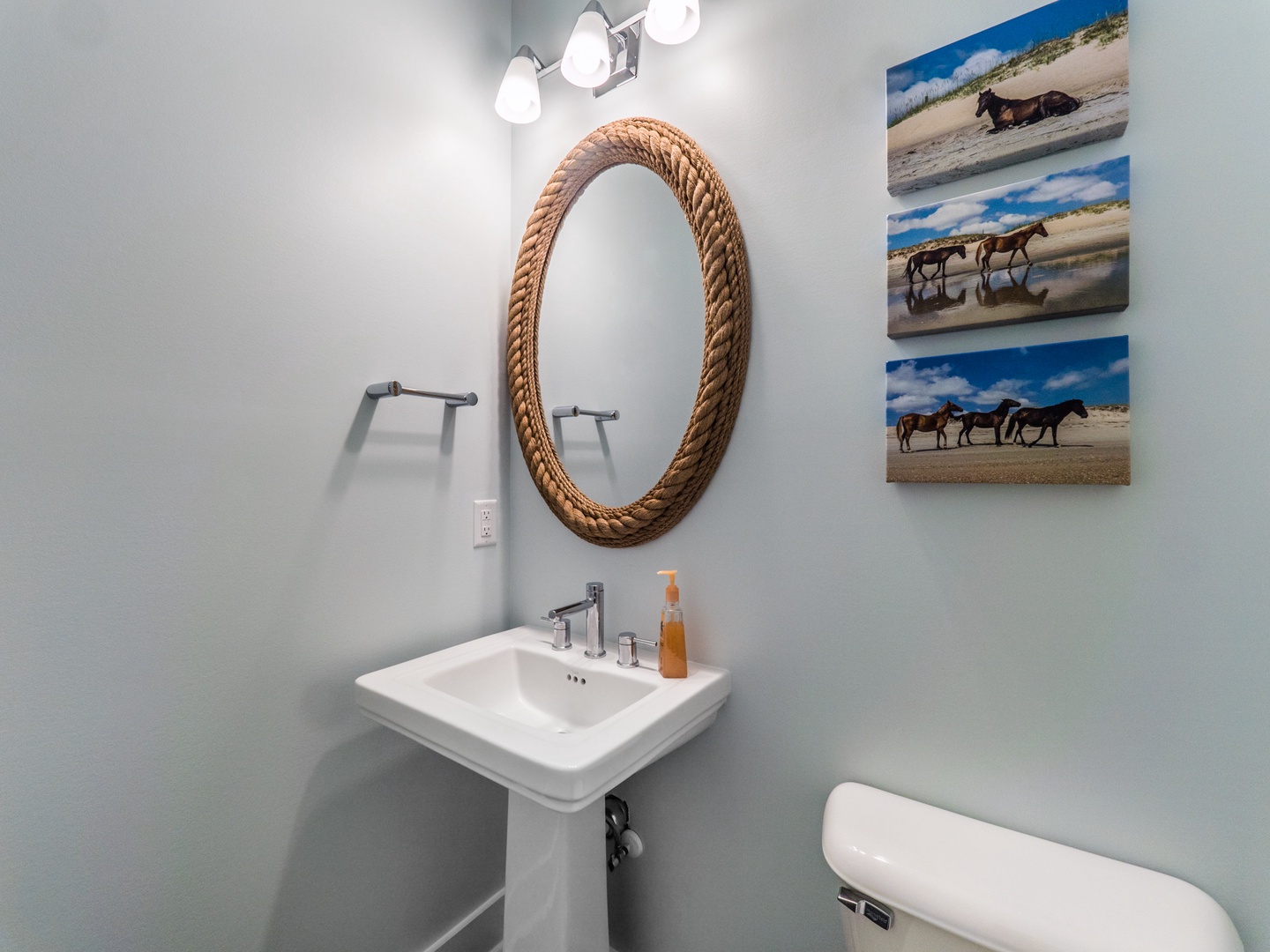 19 Q15-large-2000px - half bath 1