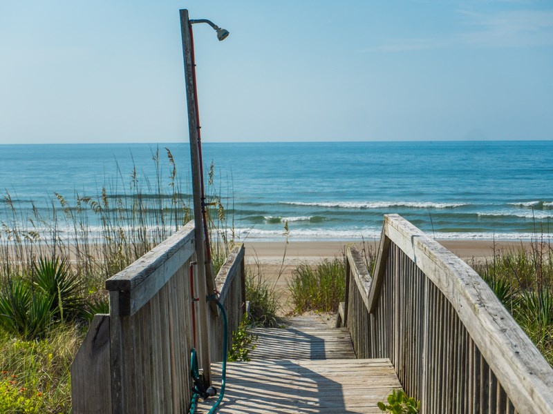 32 Q34 W40-large-2000px - shower on walkway