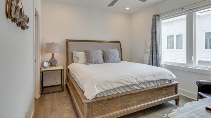 Master with king bed
