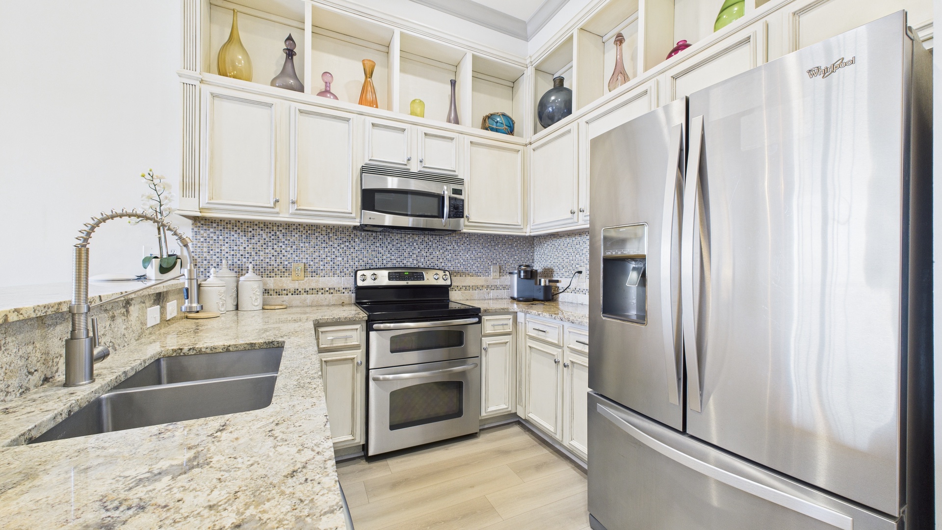 Kitchen fully equipped with all the cooking essentials