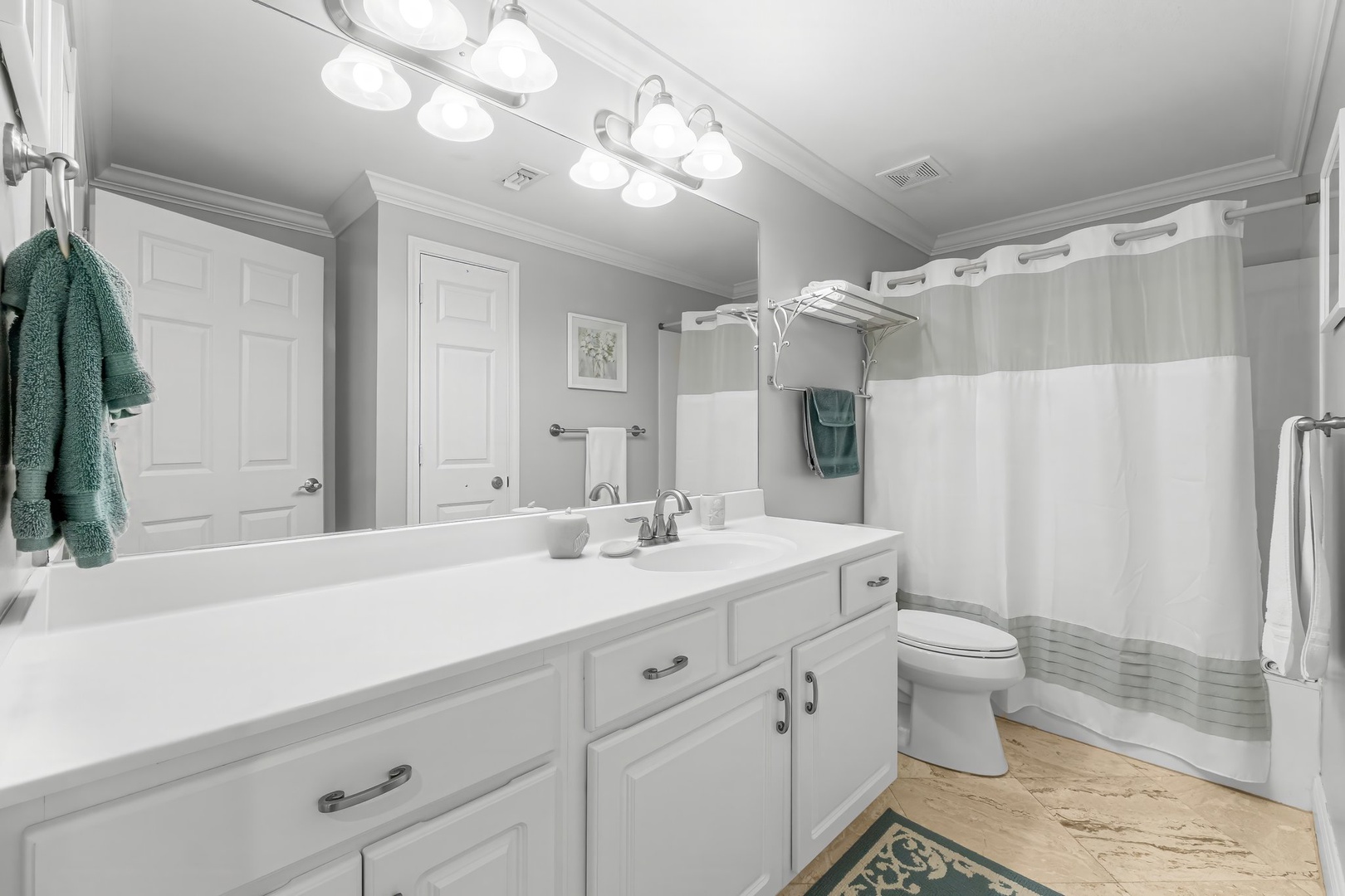 Guest bathroom with shower and tub combo