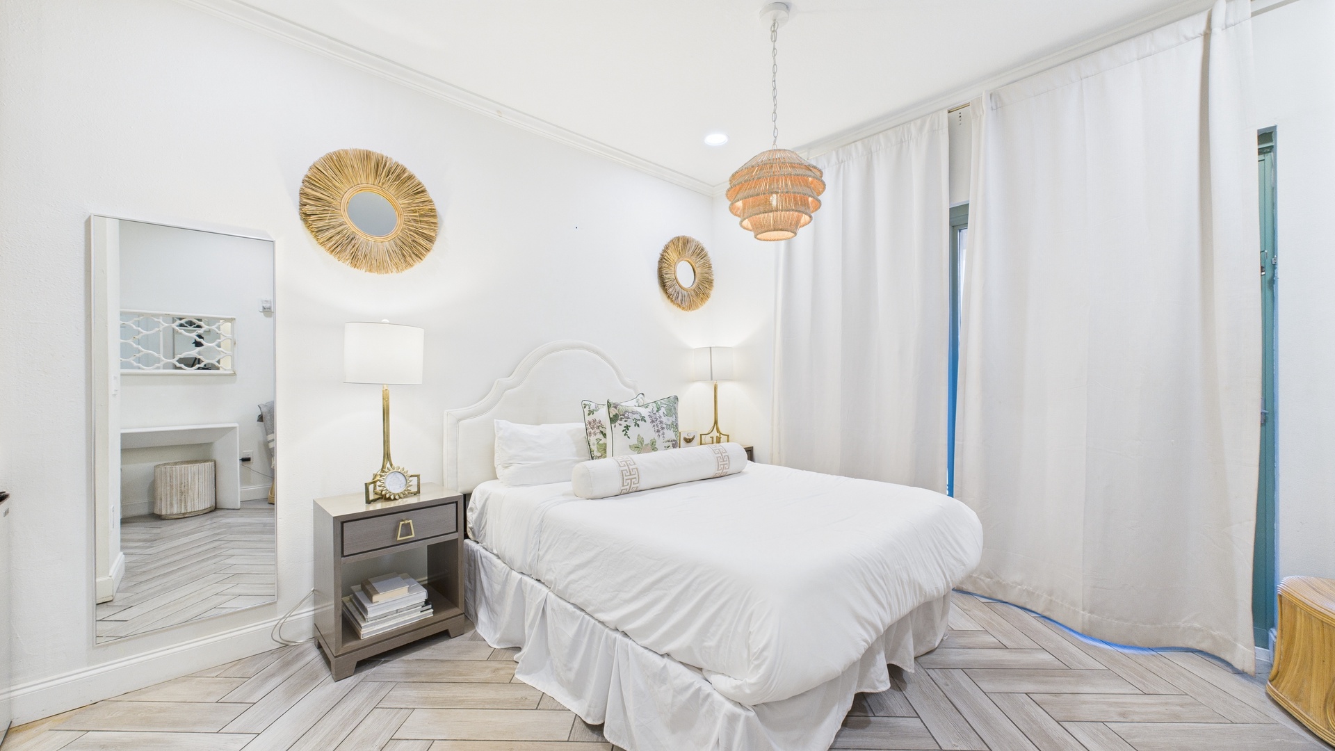 Full bed in sleeping area (sleeps 2)