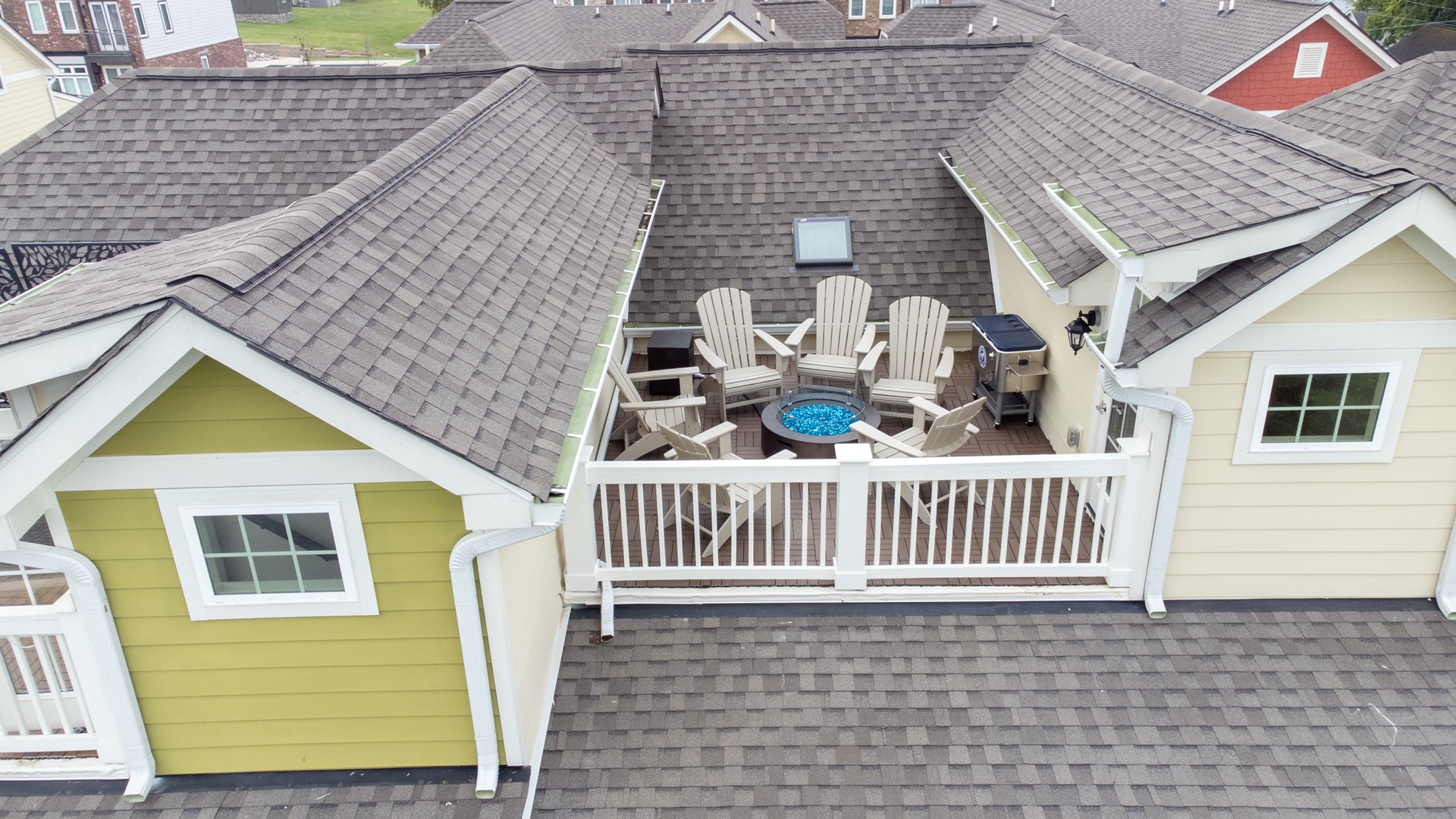 Rooftop balcony with fire pit and seating