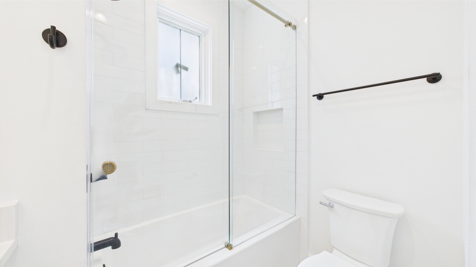 In Law suite above the garage-Full bathroom with shower and tub combo